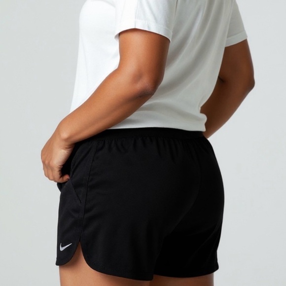 Nike Women's Crew Shorts Black Perforated Woven Fabric Size 2XL - Picture 3 of 13